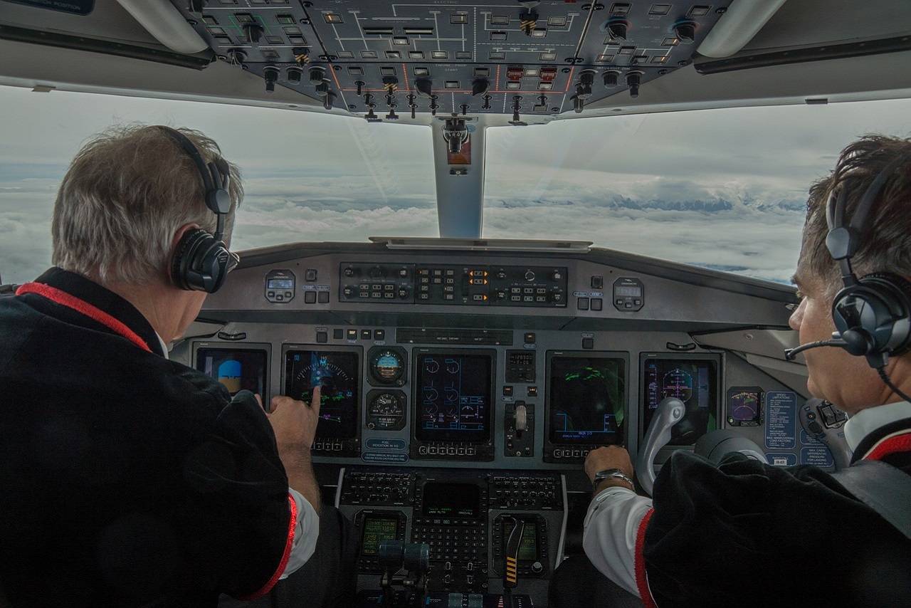 Cockpit, Berufsunfähigkeitsversicherung für Flugschüler, Loss of Licence Versicherung, LOL-Versicherung, Pilot, Tauglichkeitsklasse, Lizenzverlust, Erwerbsminderungsrente